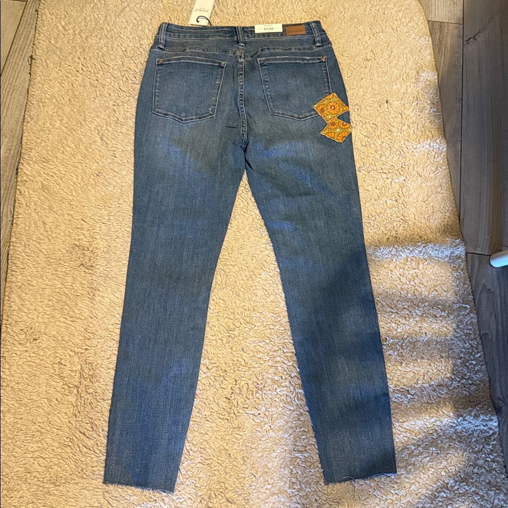 NWT Women’s Judy Blue Jeans - Picture 2 of 6